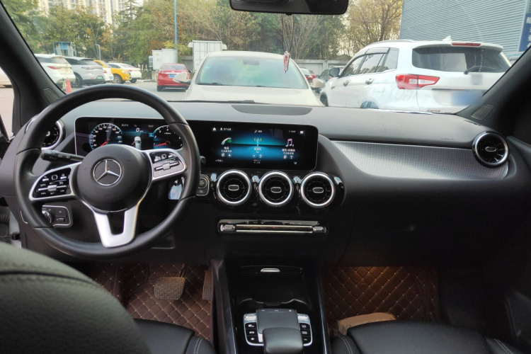 奔驰B级 2020款 B 200 动感型中控内饰12