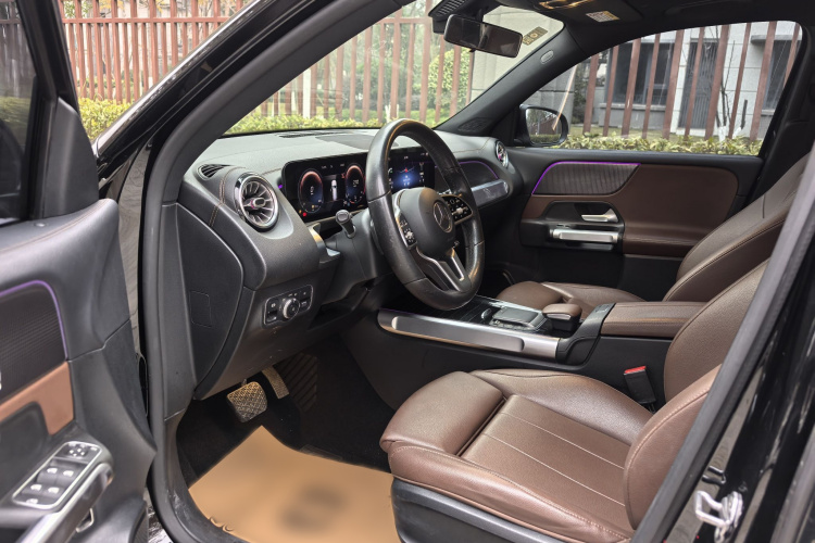 奔驰GLB 2021款 GLB 200 动感型中控内饰7001