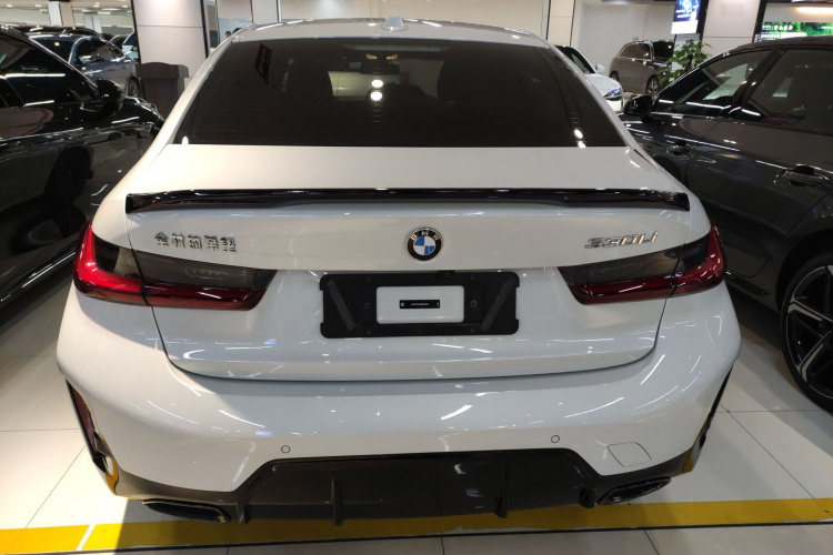 宝马3系 2025款 330Li M运动曜夜套装车身外观6