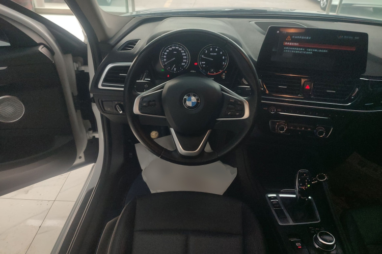 宝马1系 2023款 120i M运动版中控内饰13