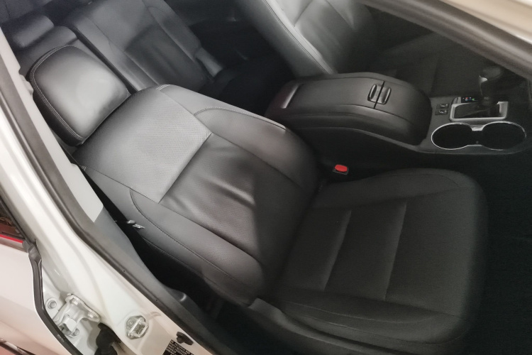 丰田 汉兰达 2017款 2.0T 两驱豪华版 7座局部细节41