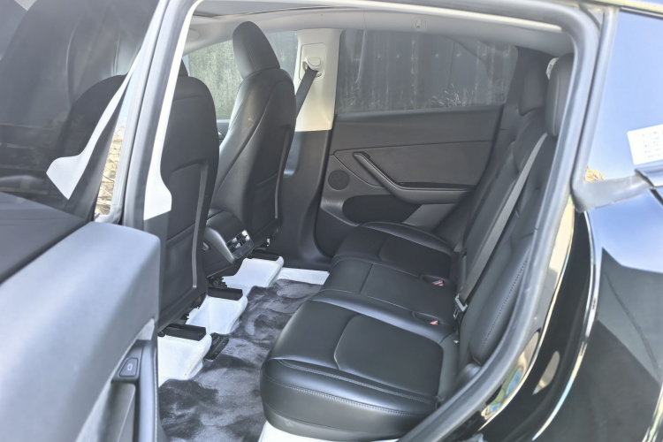 特斯拉 Model Y 2023款 长续航全轮驱动版中控内饰7004