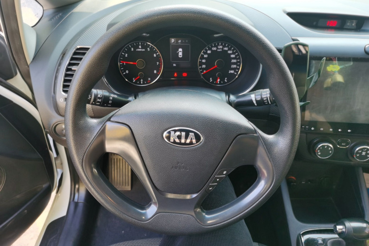 起亚K3 2016款 1.6L 自动GL中控内饰13