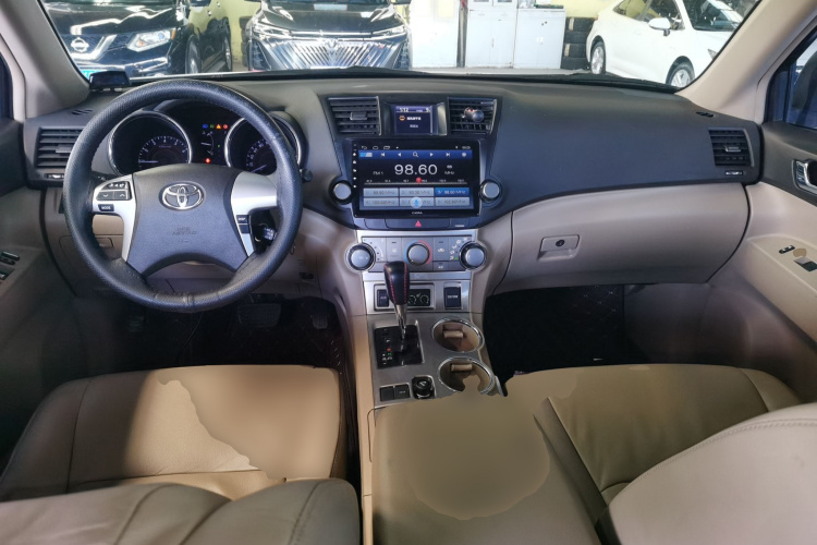 丰田 汉兰达 2012款 2.7L 两驱5座运动版中控内饰12