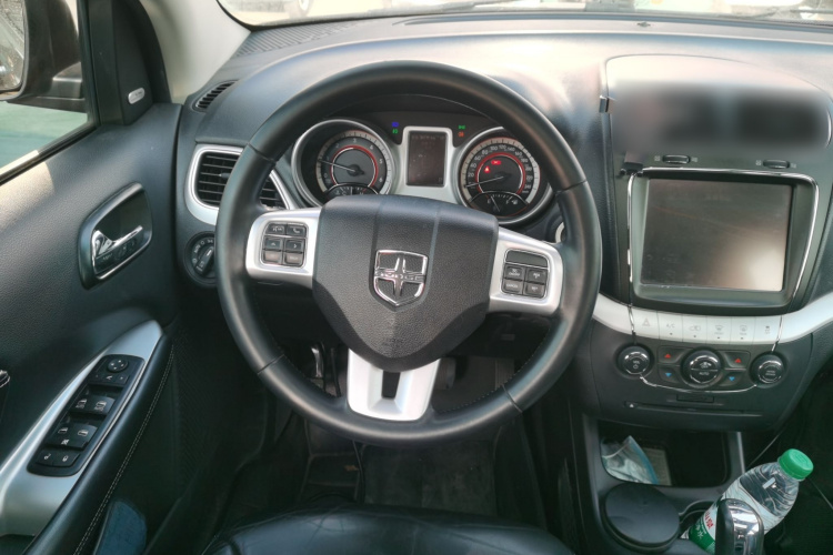 道奇 酷威 2015款 2.0TD 四驱尊尚版局部细节13