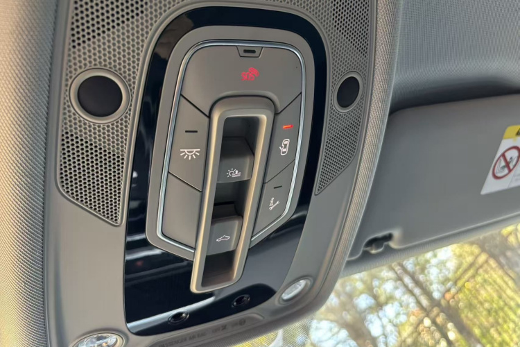 奥迪A4L 2018款 30周年年型 40 TFSI 时尚型中控内饰7012