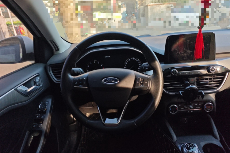 福特 福克斯 2020款 三厢 EcoBoost 180 自动锋潮型中控内饰13
