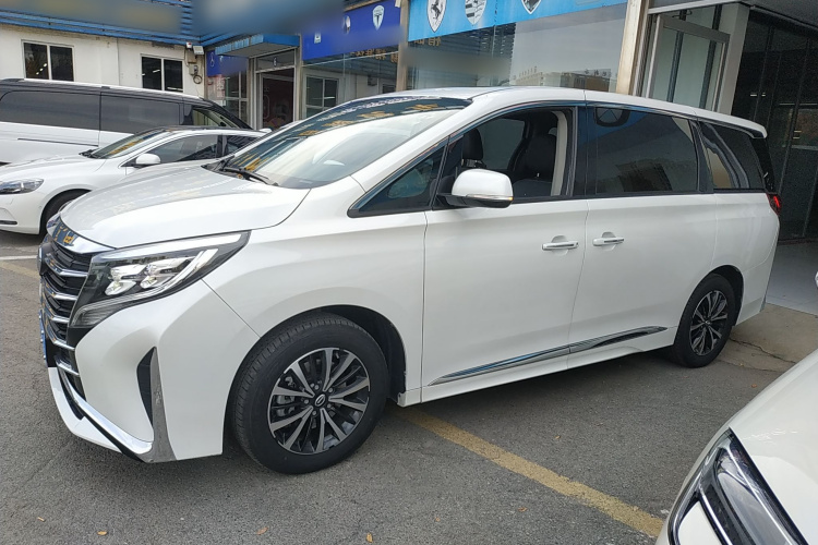 广汽传祺 传祺M8 2023款 领秀系列 390T 豪华版车身外观4