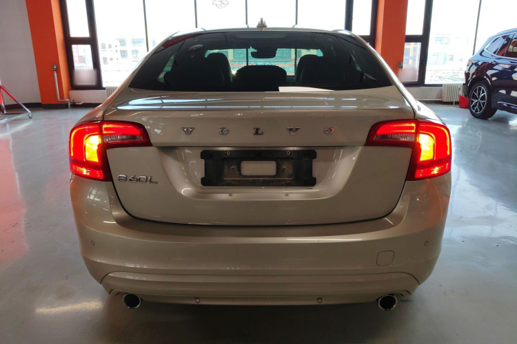 沃尔沃S60 2019款 S60L T3 智进版车身外观6