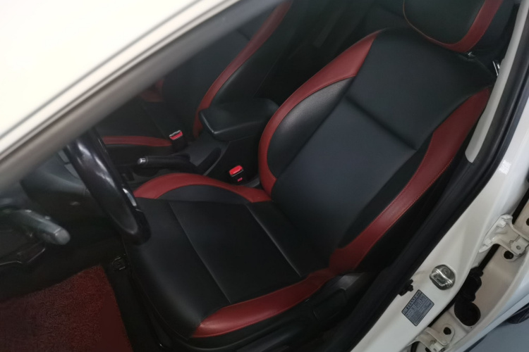 起亚 KX CROSS 2018款 1.6L 自动灵动天窗版中控内饰19