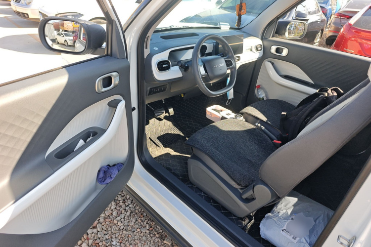 吉利银河 2025款 210km 熊猫卡丁中控内饰7003