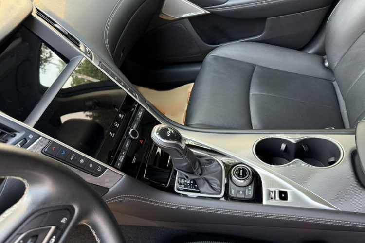 英菲尼迪Q50L 2022款 2.0T 进享版中控内饰7006