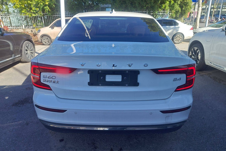 沃尔沃S60 2024款 B4 智远豪华版车身外观6