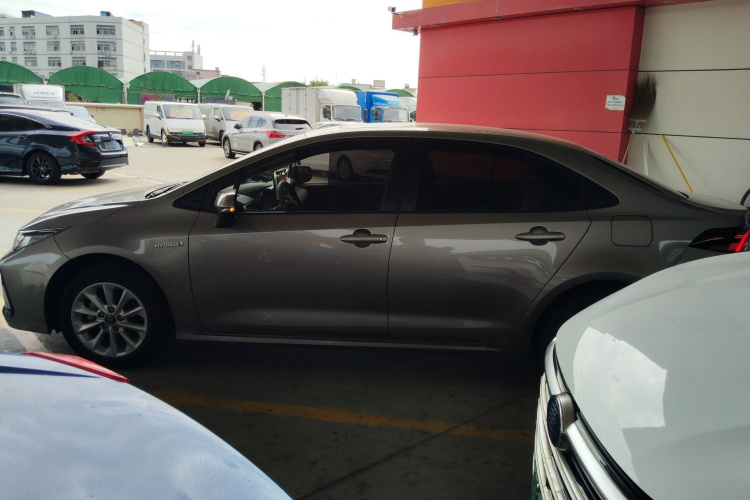 丰田 卡罗拉 2022款 双擎 1.8L E-CVT先锋版车身外观6003