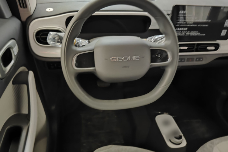 吉利银河 2025款 210km 熊猫骑士中控内饰7002