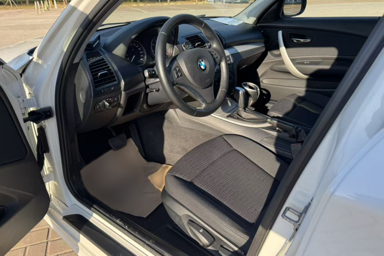 宝马1系(进口) 2008款 120i 自动挡中控内饰7001