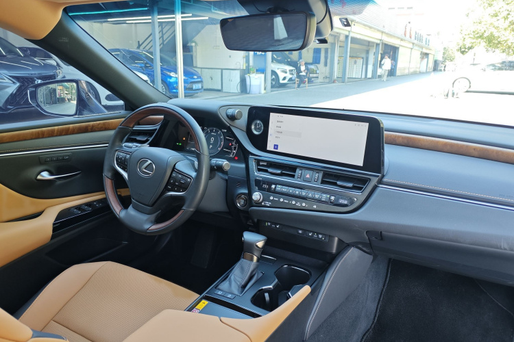雷克萨斯ES 2023款 200 豪华版中控内饰7006