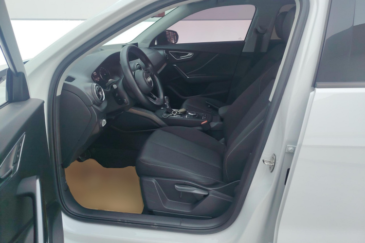 奥迪Q2L 2018款 35 TFSI 上市专享版 国VI中控内饰19