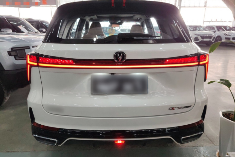 长安CS75 PLUS 2024款 第三代 冠军版 2.0T 智驾劲擎型车身外观6