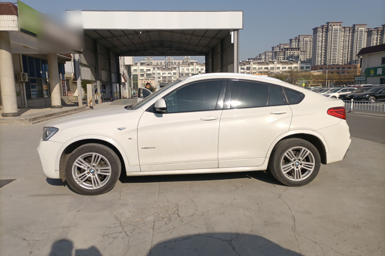 宝马X4 2016款 xDrive20i M运动型车身外观4