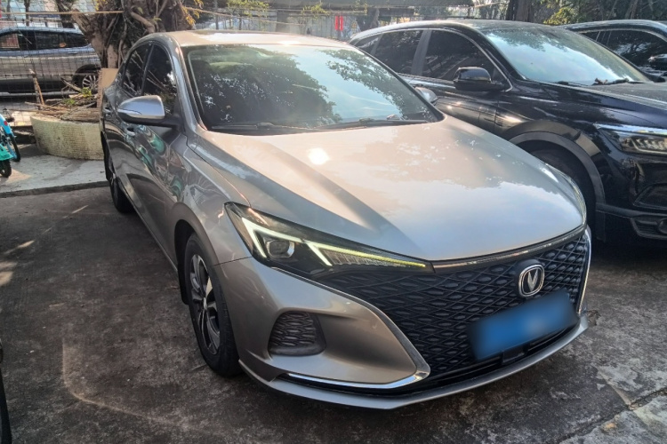 长安 逸动 2020款 PLUS 蓝鲸NE 1.4T GDI DCT尊贵型车身外观3