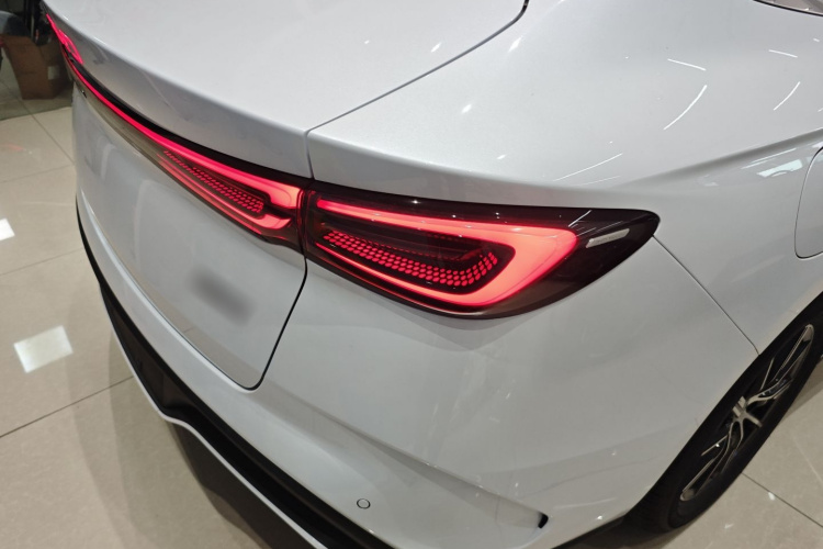 比亚迪 海豹06新能源 2024款 DM-i 80KM尊贵型车身外观6006