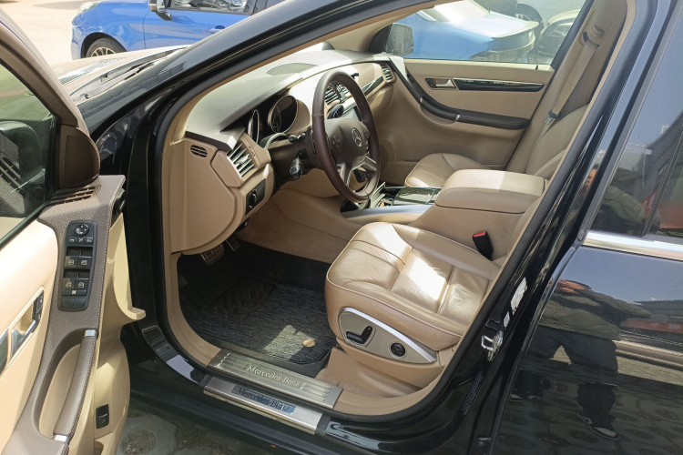 奔驰R级 2017款 R 320 4MATIC 商务型臻藏版中控内饰7003