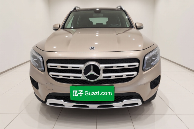 奔驰GLB 2023款 GLB 220 时尚型车身外观2