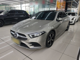 奔驰A级 2022款 改款三 A 200 L 运动轿车时尚型