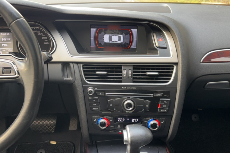 奥迪A4L 2016款 35 TFSI 自动舒适型中控内饰7007