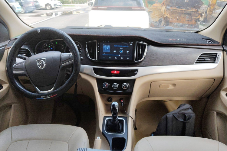 宝骏730 2019款 1.5L 手动超值型 7座 国VI中控内饰12