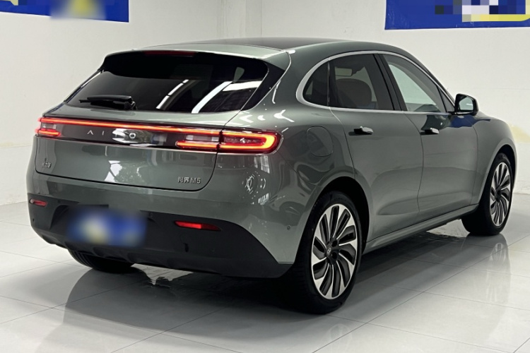 鸿蒙智行 问界M5 2022款 增程四驱性能版车身外观6005