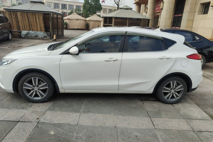 长安 逸动 2016款 XT 1.6L 自动俊酷型车身外观4