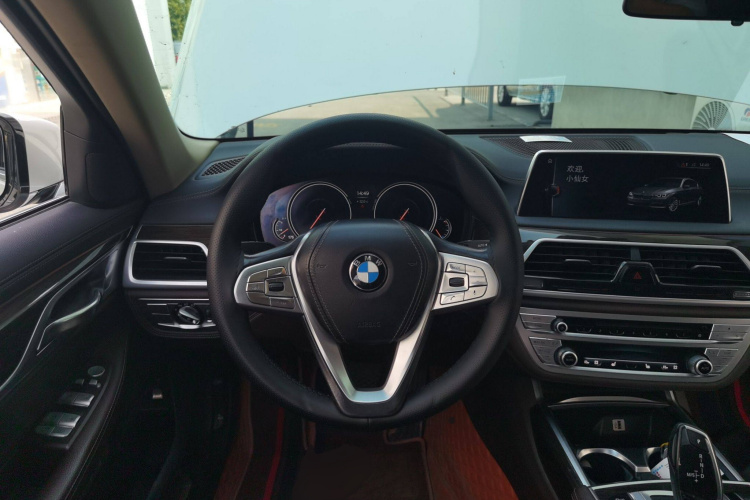 宝马7系 2017款 730Li 领先型中控内饰13