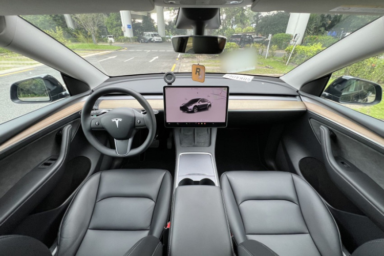 特斯拉 Model Y 2022款 长续航全轮驱动版中控内饰7006