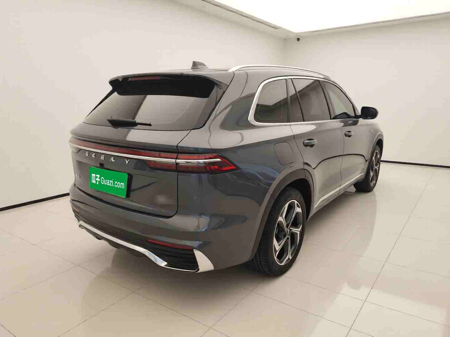 车辆右后45度角外观