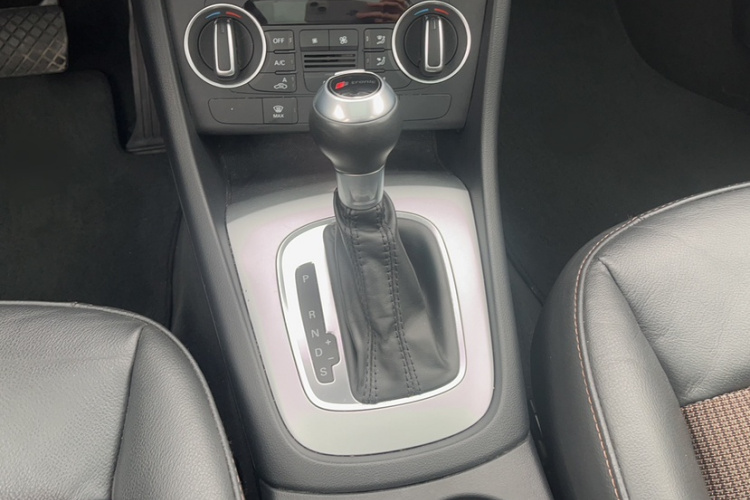 奥迪Q3 2018款 30周年年型 30 TFSI 时尚型局部细节18