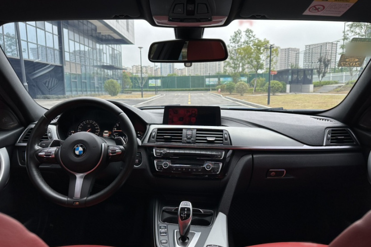 宝马3系 2019款 320i M运动曜夜版中控内饰7005