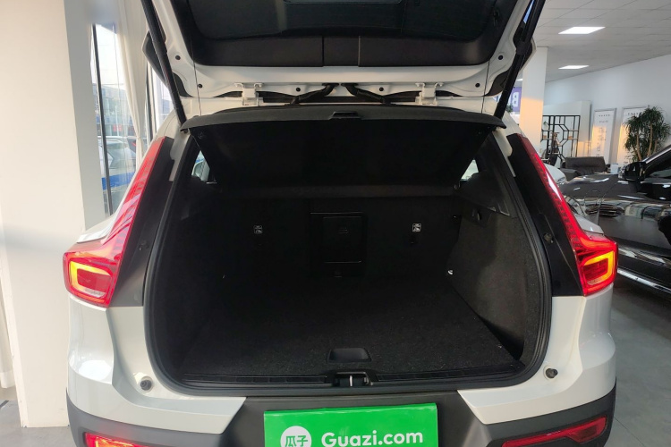 沃尔沃XC40 2024款 B4 四驱智远豪华版机舱底盘23