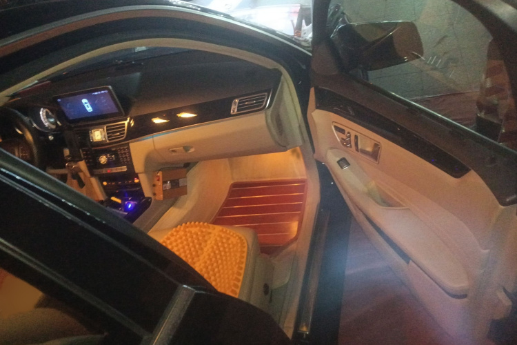 奔驰E级 2014款 改款 E 260 L 运动型局部细节9005