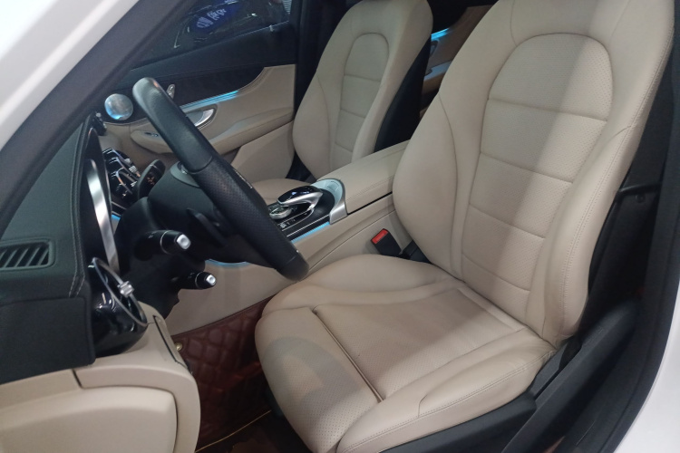 奔驰C级 2018款 C 200 L 运动版局部细节19