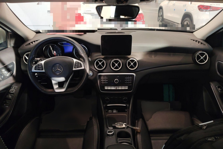 奔驰GLA 2019款 GLA 200 时尚型中控内饰12