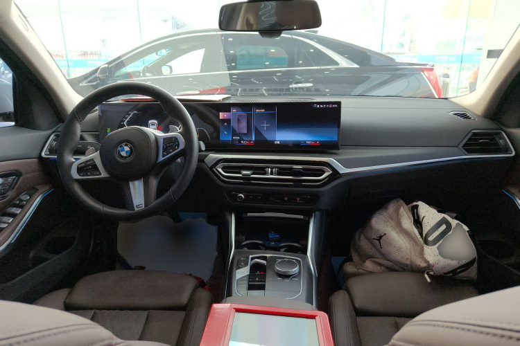 宝马3系 2023款 325i M运动套装中控内饰12