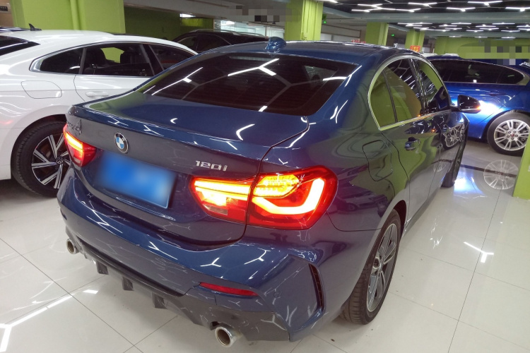 宝马1系 2021款 改款 120i M运动版车身外观7