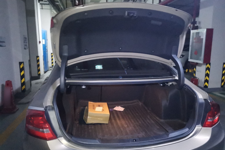 别克 君越 2018款 20T 精英型中控内饰23