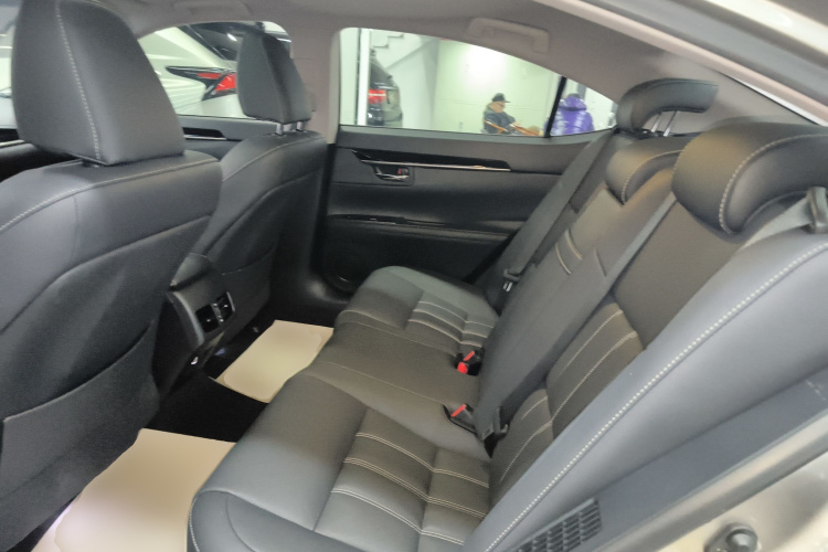 雷克萨斯ES 2015款 300h 舒适版中控内饰21