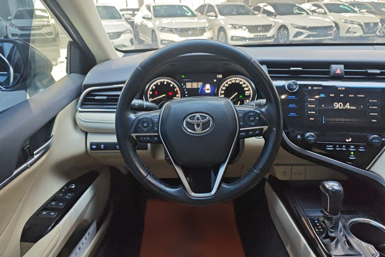 丰田 凯美瑞 2019款 2.0G 豪华版 国VI中控内饰13