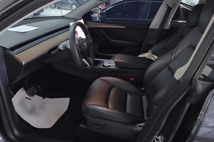 特斯拉 Model Y 2021款 长续航全轮驱动版中控内饰19