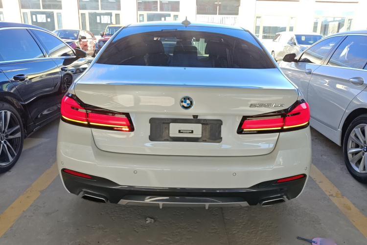 宝马5系新能源 2022款 改款三 535Le 先锋版M运动套装车身外观6