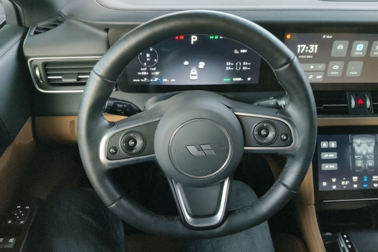 理想汽车 理想ONE 2020款 增程6座版中控内饰13